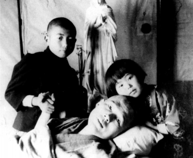 A bedridden Takashi Nagai with his two children